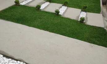 Imagem 2: Casa sozinha no terreno grande com 3 quartos sendo uma suíte