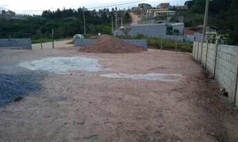 Imagem 7: Terreno plano e murado