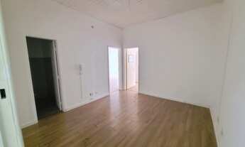 Imagem 2: Apartamento com 2 dormitórios para alugar, 63 m² por R$ 1.350/mês - Centro - Curitiba/PR