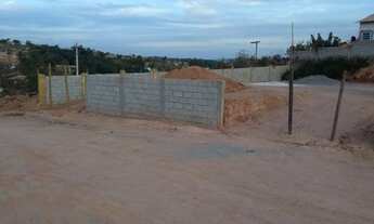 Imagem 3: Terreno plano e murado