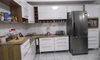 Imagem 6: Casa ampla com 3 dormitórios e 5 vagas de garagem. Excelente localização em bairro muito t