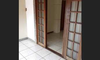 Imagem 3: Casa com 02 quartos e quintal atrás no Village Sta. Helena