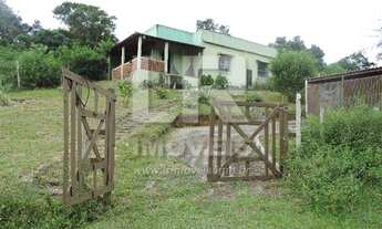 Imagem: Casa independente com 2 quartos e quintal