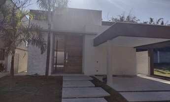 Imagem: Casa de condomínio térrea com três dormitórios-Próximo