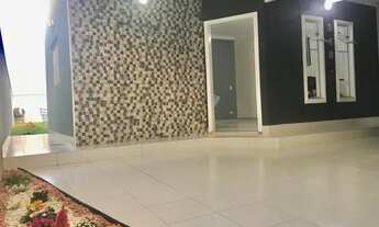 Imagem 2: Casa térrea com 2 garagem e quintal grande gramado