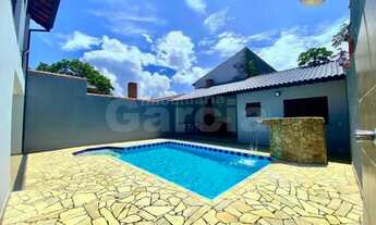 Imagem 2: Sobrado com 4 dormitórios (3 suítes), edícula e com piscina em Peruíbe