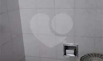 Imagem 6: Sobrado no bairro do Horto Florestal. São 3 imóveis individuais. Cada casa possui quintal