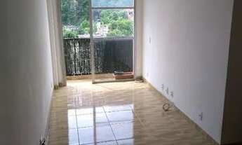 Imagem 1: Apto muito conservado vazio em Piedade, 2 quartos, DUAS vagas de garagem. Aproveite!