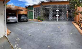 Imagem 2: Casa com 6 Quartos à Venda, 190 m² por R$ 730.000