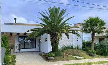 Imagem 3: Casa beira lago mobiliada e decorada com 4 suítes e piscina à venda, 220 m² - Condomínio S