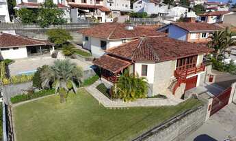 Imagem: Casa com 4 Dormitórios (2 Suítes) no Bairro