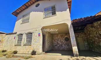 Imagem 2: Casa com 05 quartos sendo 4 suítes, lazer com piscina e 04 vagas de garagem Bairro São Joã