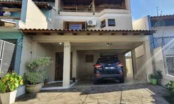 Imagem 2: Casa em Porto Alegre, no bairro Espírito Santo, com 3 dormitório(s), e 3 banheiros, à vend