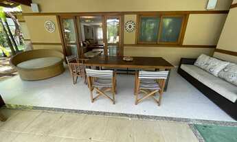 Imagem 4: Luxuosa Casa de 5 Quartos com Piscina e Infraestrutura Completa no Prestigiado Condomíni