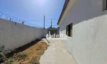 Imagem 4: Casa com 3 dormitórios para alugar, 120 m² por R$ 1.200,00/mês - São Jorge - Uberlândia/MG