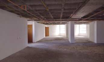 Imagem: Sala ampla com 232,77m², 7 vagas de garagem