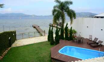 Imagem: Casa Beira da Lagoa da Conceição, muito