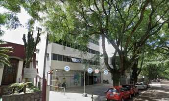 Imagem 7: Sala comercial com recepção, 1 sala, copa, e 2 WCs e uma vaga de garagem. Localizado na Ru