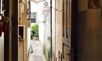 Imagem 2: No coração do Cambuí: casa antiga, 4 quartos, 2 cozinhas, 2 banheiros. Não tem garagem