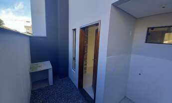 Imagem 3: Lindo sobrado c/ 02 quartos, churrasqueira, gesso, porcelanato, lavanderia separada, imóve