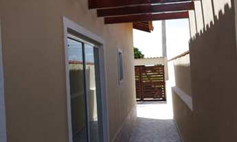 Imagem 2: Casa nova padrão geminada à venda no litoral sul, com 2 quartos e piscina. Itanhaém