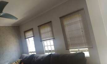 Imagem 2: Casa para venda tem 220 metros quadrados com 3 quartos em Jardim Império do Sol - Londrina