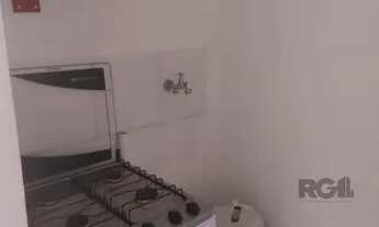 Imagem 7: Apartamento de 2 dormitórios semimobiliado no bairro Glória