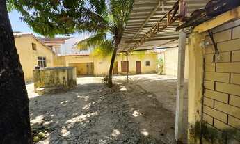 Imagem 4: Casa Dúplex com 250m2, área total de 796m2, amplo estacionamento, próximo Av. Pontes Vieir