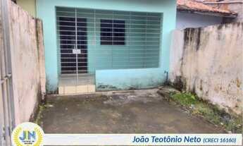 Imagem: JN) Casa de vila, entrada individual, com