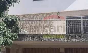 Imagem: Obrado antigo com duas frentes em Rua nobre