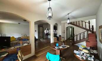 Imagem 4: Casa estilo sobrado com 5 quartos sendo 1 suíte disponível para locação e venda no bairro