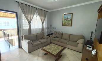 Imagem: Casa Padrão - 3 dorms - 1 suíte - 2 banheiros