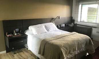 Imagem 6: Toda reformada. Muito espaçosa e bem distribuida. Ao lado do Jardim Botânico e CAMPUS da U