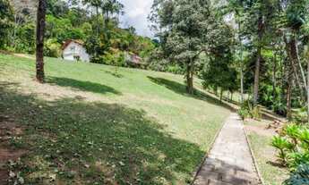 Imagem 4: Casa para venda com 400 metros quadrados com 6 quartos