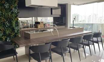 Imagem 2: Apartamento para aluguel possui 233 metros quadrados com 3 quartos