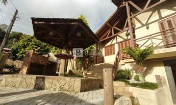 Imagem: Gramado - Casa Padrão - Casa Grande