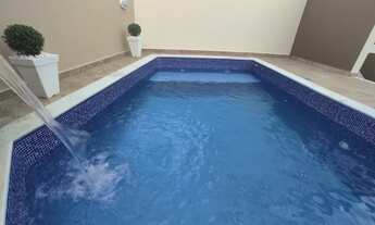 Imagem 2: Casa sobreposta lado praia com piscina