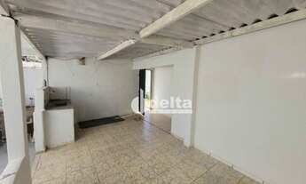 Imagem 7: Casa com 3 dormitórios para alugar, 120 m² por R$ 1.200,00/mês - São Jorge - Uberlândia/MG