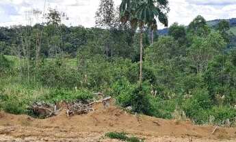 Imagem 2: Terreno próximo de comércios