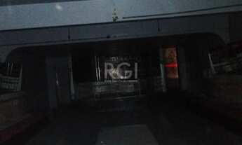 Imagem 5: Casa comercial em av. de grande fluxo, ampla loja no térreo, residencia com 03 dorm, na pa