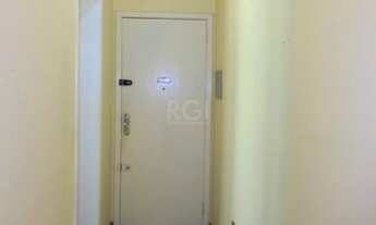 Imagem 2: Apartamento de 2 dormitórios, de FRENTE, com SACADA e dependência