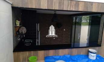 Imagem 7: Casa no Residencial New Ville, com 3 suítes e 4 vagas de garagem