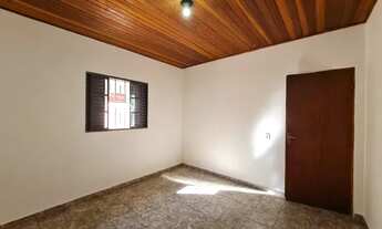 Imagem 2: Alugo casa térrea com 4 cômodos e 1 vaga de garagem independente