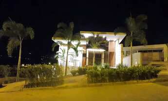 Imagem 3: Casa de condomínio para venda tem 405 metros quadrados com 4 quartos