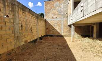 Imagem 5: Casa Em Lote de 220m² com 4 Quartos, Suíte com Closet e Varanda e 2 Vagas no Bairro Garças