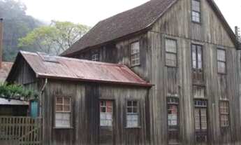 Imagem: Casa antiga de madeira para demolição
