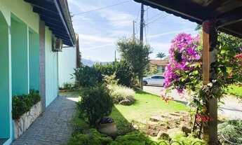 Imagem 2: Casa para Venda em Joinville, Saguaçu, 3 dormitórios, 2 suítes, 1 banheiro, 2 vagas