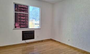 Imagem 4: Aluga-se, apartamento com dois quartos .dependência e Garagem. Em Botafogo