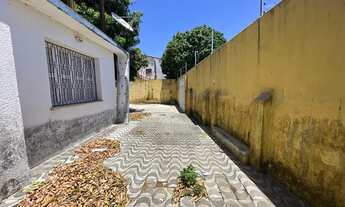 Imagem 5: Casa Dúplex com 250m2, área total de 796m2, amplo estacionamento, próximo Av. Pontes Vieir