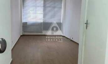 Imagem 5: Sala Comercial em Centro, RJ 25 m², Laminado, 1 Banheiro, Pronta para Usar